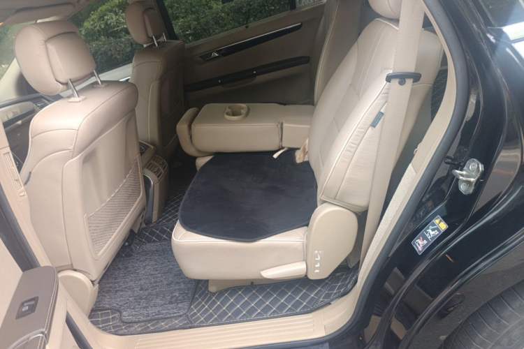 Used Mercedes-Benz R-Class 2014 R 320 4MATIC Luxury Model Left Rear Seat