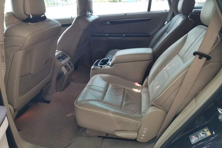 Used Mercedes-Benz R-Class 2014 R 320 4MATIC Luxury Model Left Rear Seat