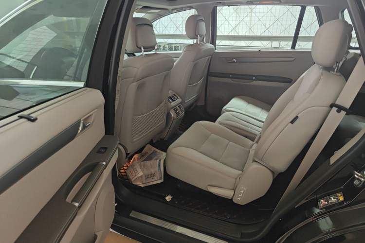 Used Mercedes-Benz R-Class 2014 R 320 4MATIC Business Model Left Rear Seat