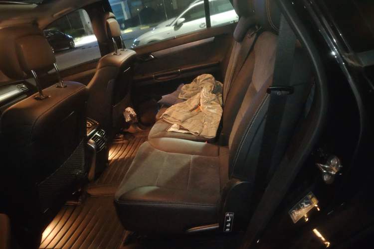 Used Mercedes-Benz R-Class 2014 R 320 4MATIC Business Model Left Rear Seat