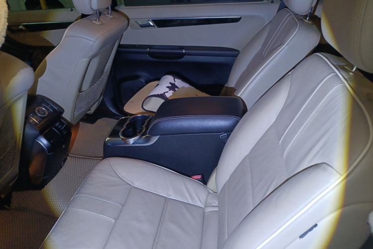 Used Mercedes-Benz R-Class 2014 R 400 4MATIC Business Model Left Rear Seat