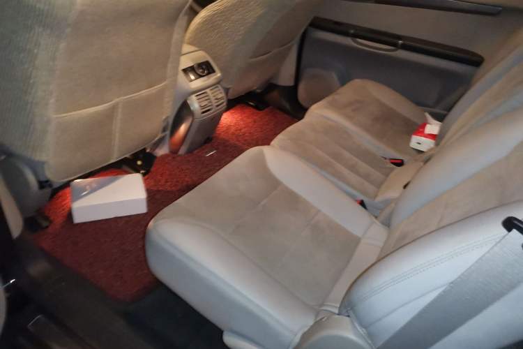 Used Mercedes-Benz R-Class 2014 R 320 4MATIC Business Model Left Rear Seat