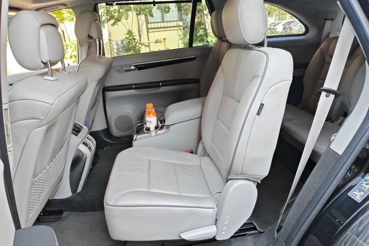 Used Mercedes-Benz R-Class 2014 R 400 4MATIC Business Model Left Rear Seat