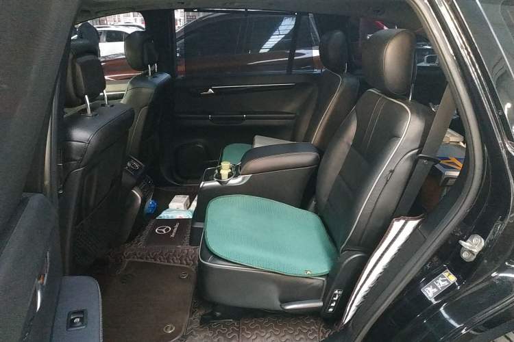 Used Mercedes-Benz R-Class 2014 R 320 4MATIC Luxury Model Left Rear Seat