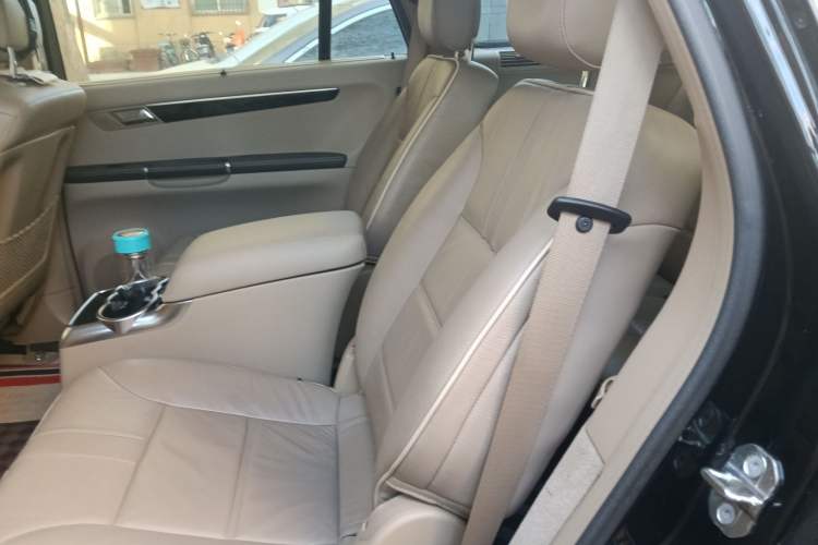 Used Mercedes-Benz R-Class 2014 R 320 4MATIC Luxury Model Left Rear Seat