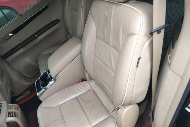 Used Mercedes-Benz R-Class 2014 R 320 4MATIC Luxury Model Left Rear Seat