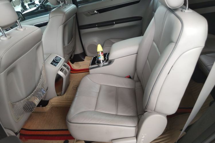 Used Mercedes-Benz R-Class 2014 R 400 4MATIC Luxury Model Left Rear Seat