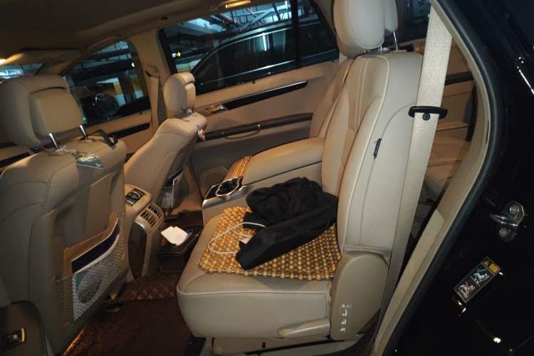 Used Mercedes-Benz R-Class 2014 R 400 4MATIC Business Model Left Rear Seat