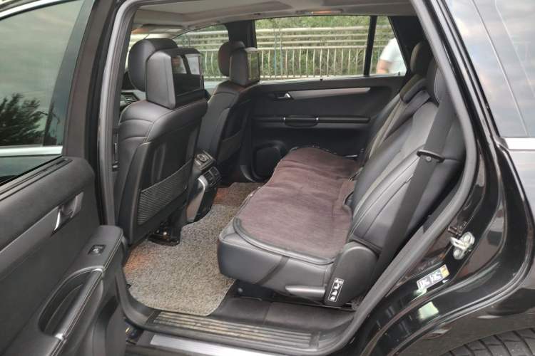 Used Mercedes-Benz R-Class 2014 R 320 4MATIC Business Model Left Rear Seat
