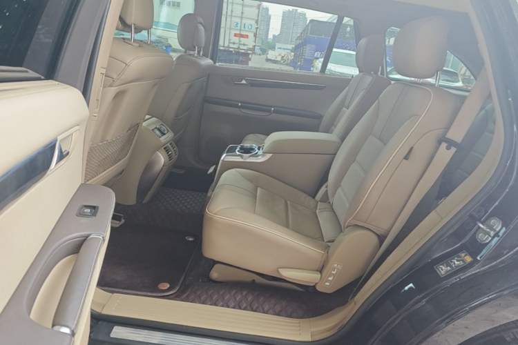 Used Mercedes-Benz R-Class 2014 R 400 4MATIC Business Model Left Rear Seat