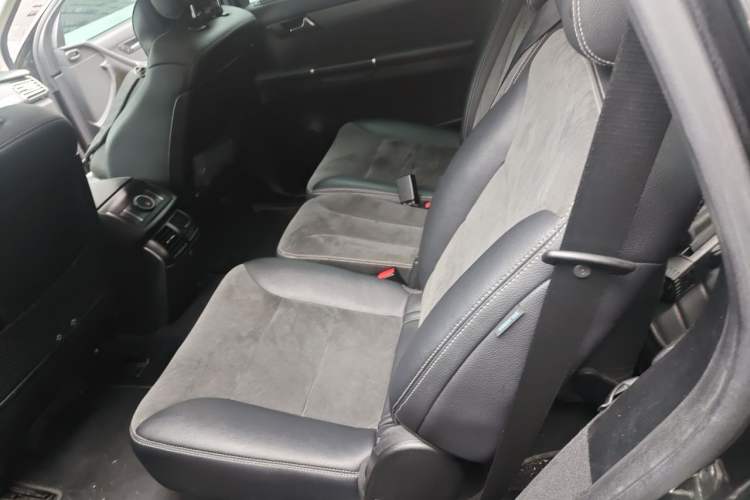 Used Mercedes-Benz R-Class 2014 R 320 4MATIC Business Model Left Rear Seat