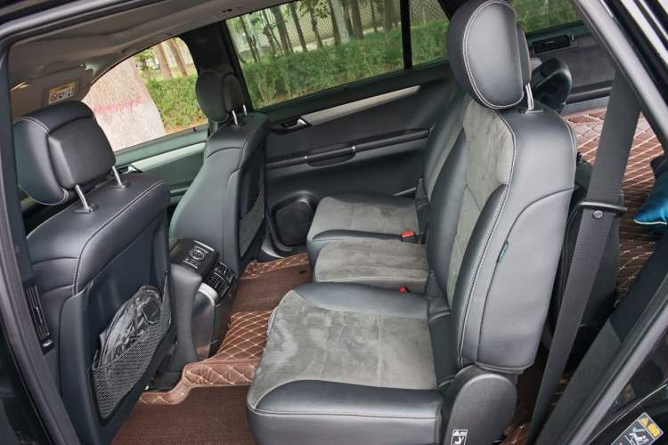 Used Mercedes-Benz R-Class 2014 R 320 4MATIC Business Model Left Rear Seat