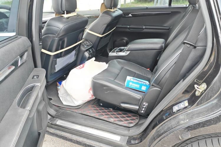 Used Mercedes-Benz R-Class 2014 R 320 4MATIC Luxury Model Left Rear Seat