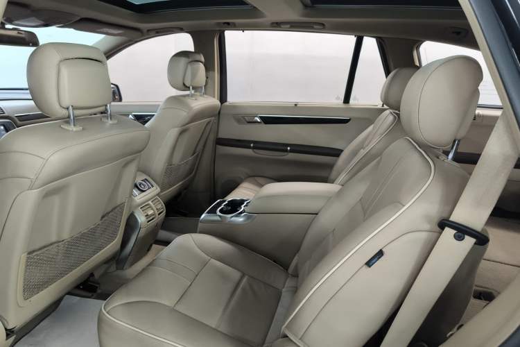 Used Mercedes-Benz R-Class 2014 R 320 4MATIC Luxury Model Left Rear Seat
