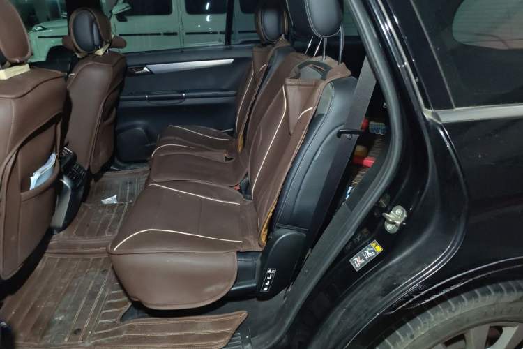 Used Mercedes-Benz R-Class 2014 R 320 4MATIC Business Model Left Rear Seat