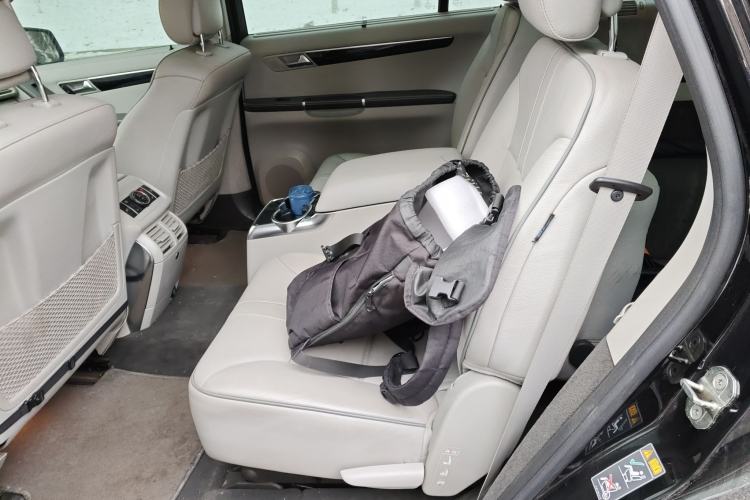 Used Mercedes-Benz R-Class 2014 R 400 4MATIC Business Model Left Rear Seat