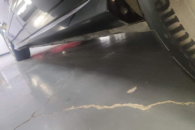 Used Mercedes-Benz R-Class 2014 R 320 4MATIC Business Model Left Side Sill