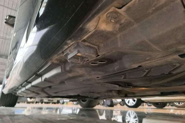 Used Mercedes-Benz R-Class 2014 R 320 4MATIC Business Model Left Side Sill