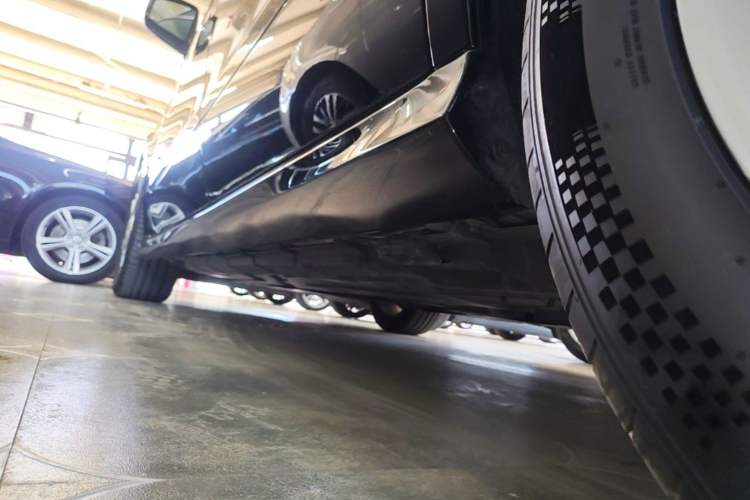 Used Mercedes-Benz R-Class 2014 R 320 4MATIC Business Model Left Side Sill