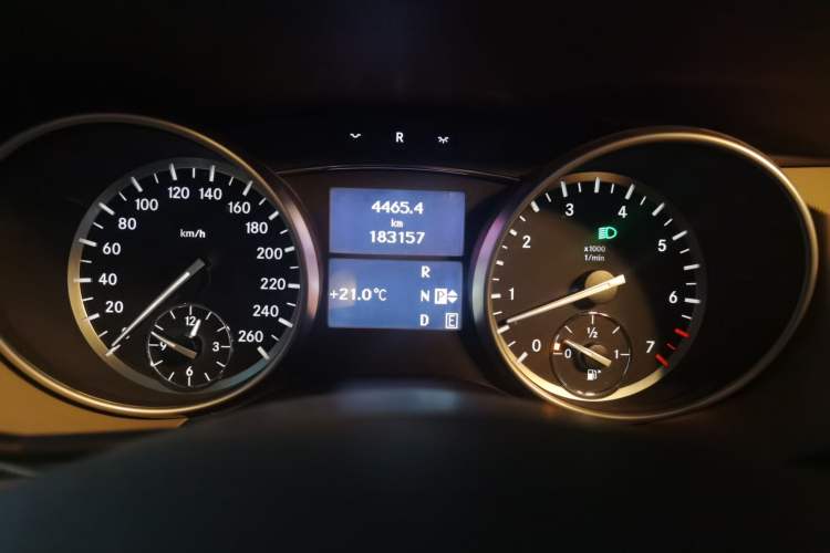 Used Mercedes-Benz R-Class 2014 R 320 4MATIC Luxury Model Odometer Close Up