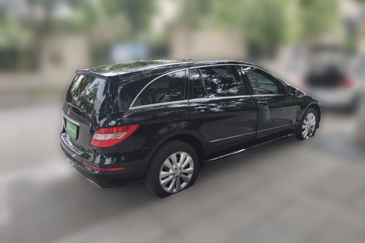 Used Mercedes-Benz R-Class 2014 R 400 4MATIC Luxury Model Rear Right 45 Deg