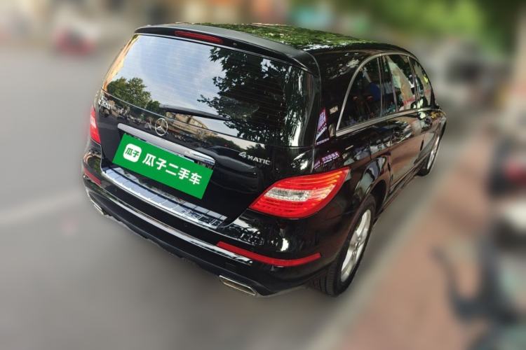 Used Mercedes-Benz R-Class 2014 R 320 4MATIC Luxury Model Rear Right 45 Deg