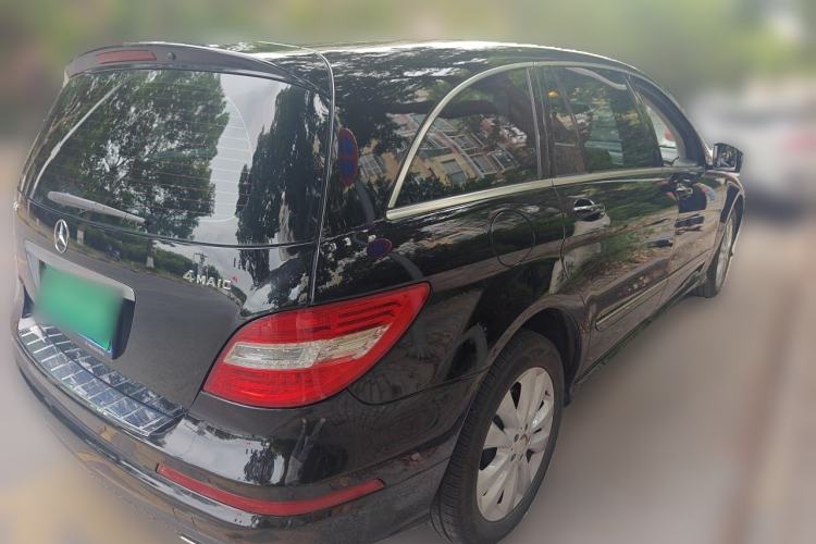 Used Mercedes-Benz R-Class 2014 R 400 4MATIC Luxury Model Rear Right 45 Deg