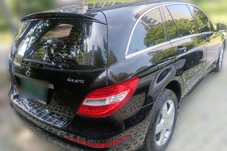 Used Mercedes-Benz R-Class 2014 R 320 4MATIC Luxury Model Rear Right 45 Deg