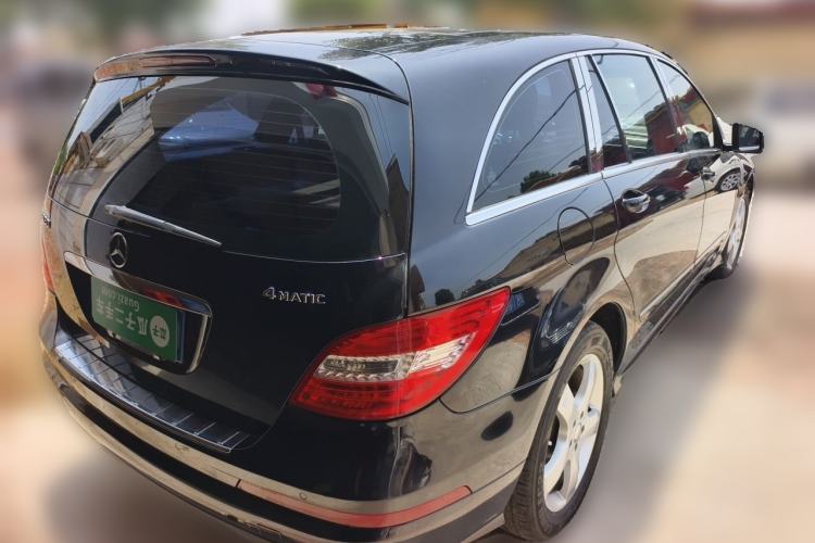 Used Mercedes-Benz R-Class 2014 R 320 4MATIC Luxury Model Rear Right 45 Deg