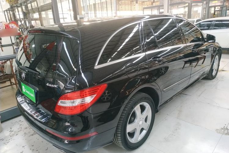 Used Mercedes-Benz R-Class 2014 R 320 4MATIC Luxury Model Rear Right 45 Deg
