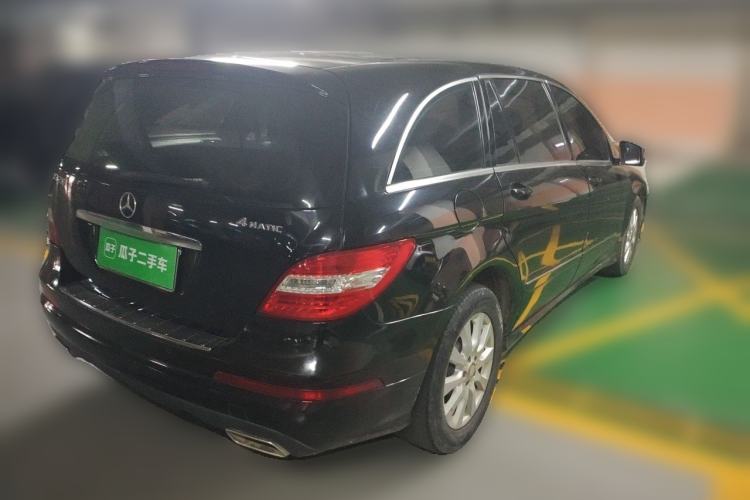 Used Mercedes-Benz R-Class 2014 R 320 4MATIC Luxury Model Rear Right 45 Deg