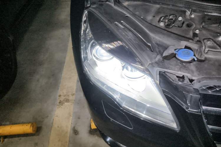 Used Mercedes-Benz R-Class 2014 R 400 4MATIC Business Model Right Front Headlight