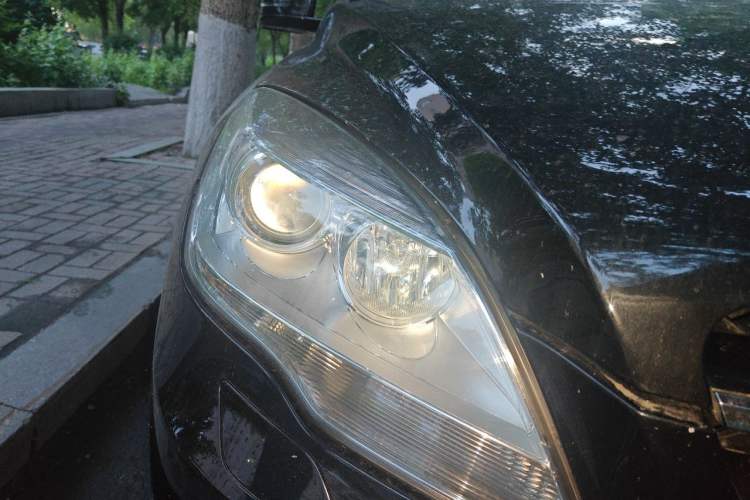Used Mercedes-Benz R-Class 2014 R 320 4MATIC Luxury Model Right Front Headlight