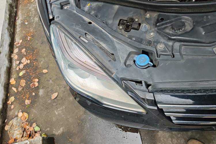 Used Mercedes-Benz R-Class 2014 R 320 4MATIC Luxury Model Right Front Headlight