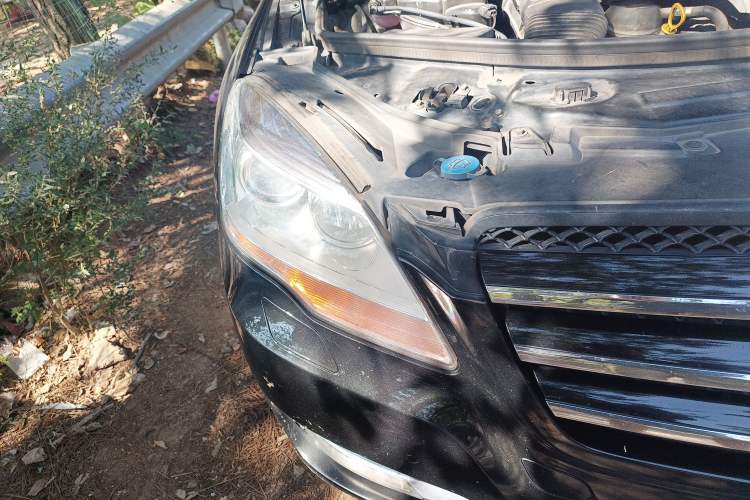 Used Mercedes-Benz R-Class 2014 R 320 4MATIC Luxury Model Right Front Headlight