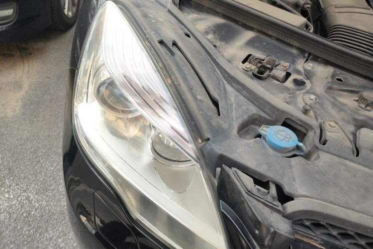 Used Mercedes-Benz R-Class 2014 R 320 4MATIC Luxury Model Right Front Headlight