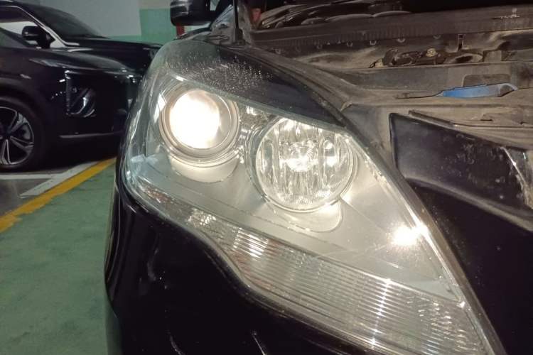 Used Mercedes-Benz R-Class 2014 R 320 4MATIC Business Model Right Front Headlight