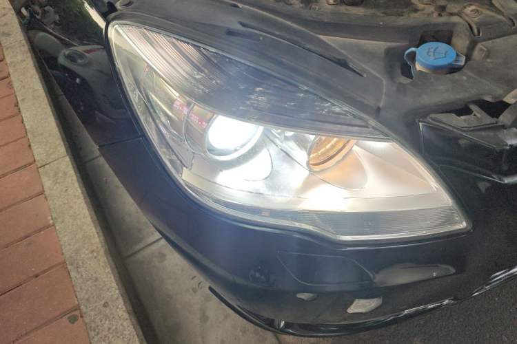 Used Mercedes-Benz R-Class 2014 R 320 4MATIC Luxury Model Right Front Headlight