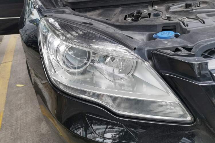 Used Mercedes-Benz R-Class 2014 R 320 4MATIC Luxury Model Right Front Headlight