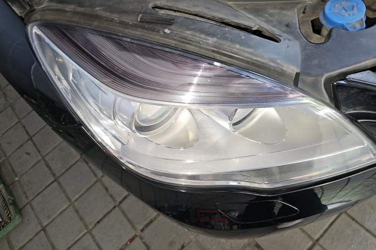 Used Mercedes-Benz R-Class 2014 R 320 4MATIC Business Model Right Front Headlight