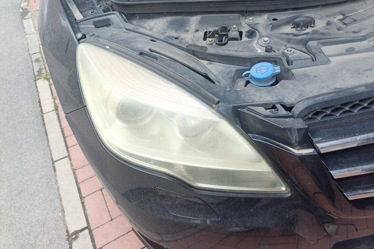Used Mercedes-Benz R-Class 2014 R 400 4MATIC Business Model Right Front Headlight