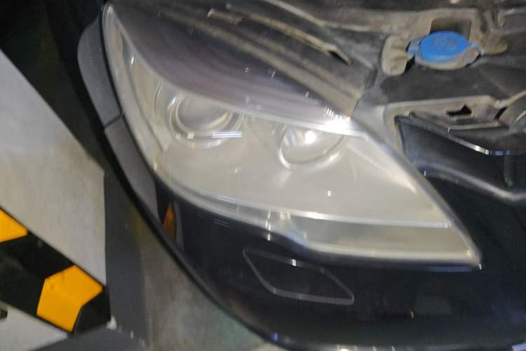 Used Mercedes-Benz R-Class 2014 R 400 4MATIC Business Model Right Front Headlight