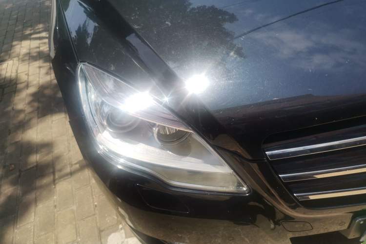 Used Mercedes-Benz R-Class 2014 R 400 4MATIC Business Model Right Front Headlight