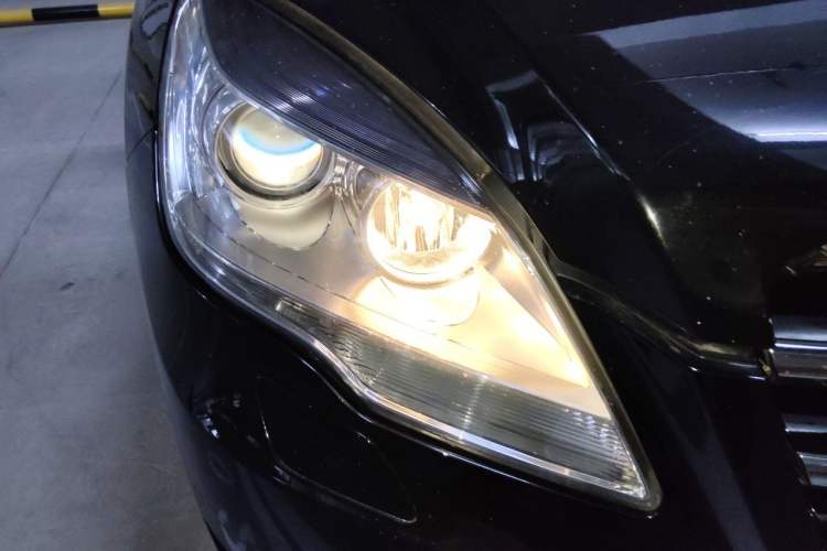 Used Mercedes-Benz R-Class 2014 R 320 4MATIC Luxury Model Right Front Headlight