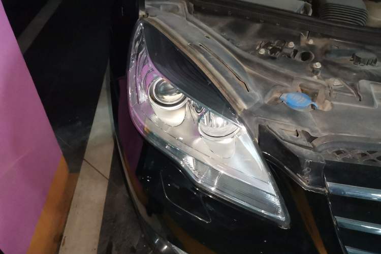 Used Mercedes-Benz R-Class 2014 R 320 4MATIC Business Model Right Front Headlight