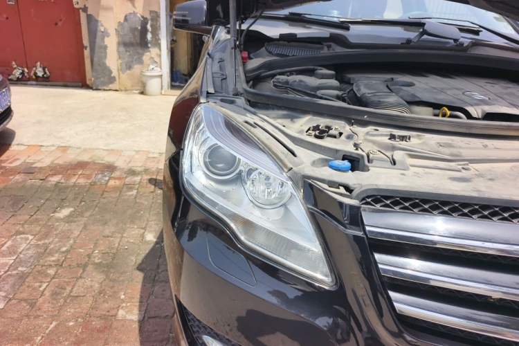 Used Mercedes-Benz R-Class 2014 R 320 4MATIC Luxury Model Right Front Headlight