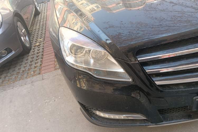 Used Mercedes-Benz R-Class 2014 R 320 4MATIC Luxury Model Right Front Headlight