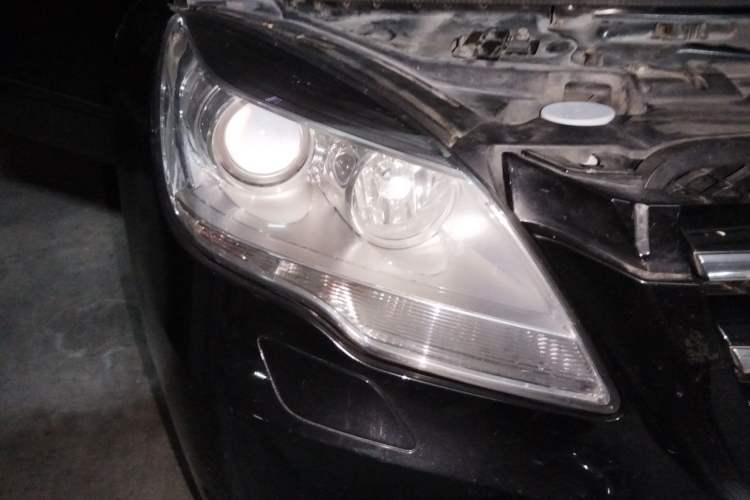 Used Mercedes-Benz R-Class 2014 R 320 4MATIC Luxury Model Right Front Headlight