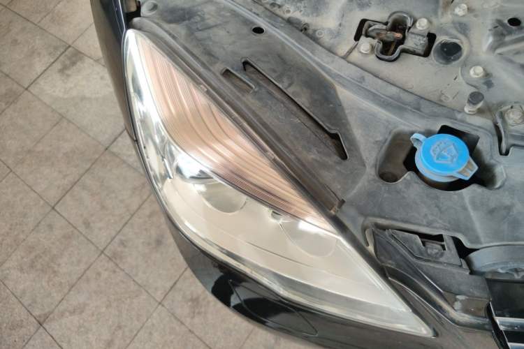 Used Mercedes-Benz R-Class 2014 R 400 4MATIC Luxury Model Right Front Headlight