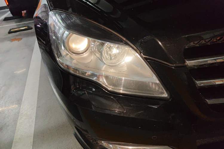 Used Mercedes-Benz R-Class 2014 R 400 4MATIC Business Model Right Front Headlight